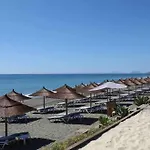 Apartamento Edge Luxury Beachfront 3br, 3 Pools, Spa, Gym