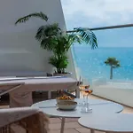 Edge Luxury Beachfront 3br, 3 Pools, Spa, Gym Apartamento