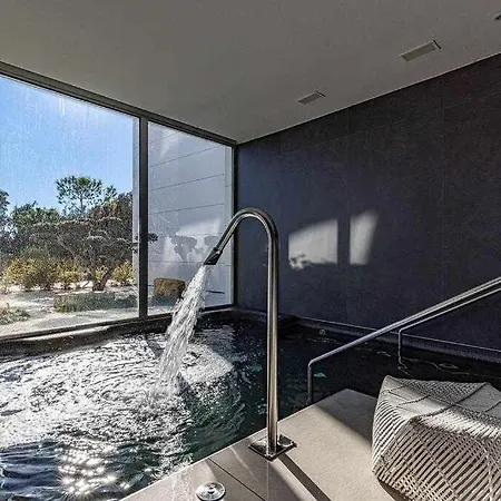 Edge Luxury Beachfront 3br, 3 Pools, Spa, Gym Estepona