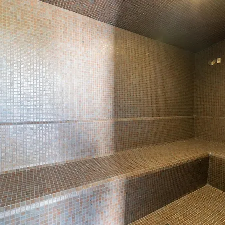 Edge Luxury Beachfront 3br, 3 Pools, Spa, Gym Estepona