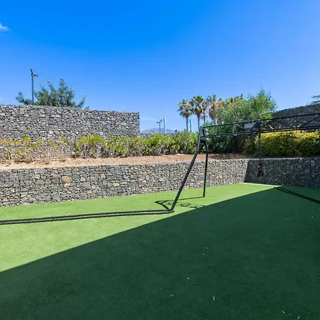 Edge Luxury Beachfront 3br, 3 Pools, Spa, Gym *