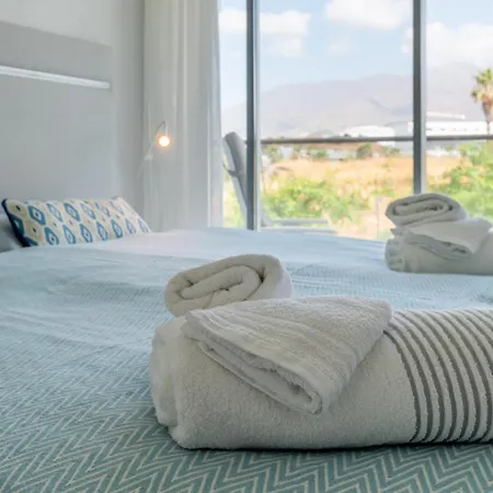 Edge Luxury Beachfront 3br, 3 Pools, Spa, Gym * Estepona