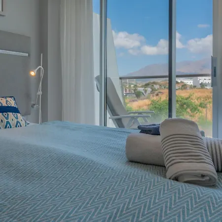 Edge Luxury Beachfront 3br, 3 Pools, Spa, Gym *