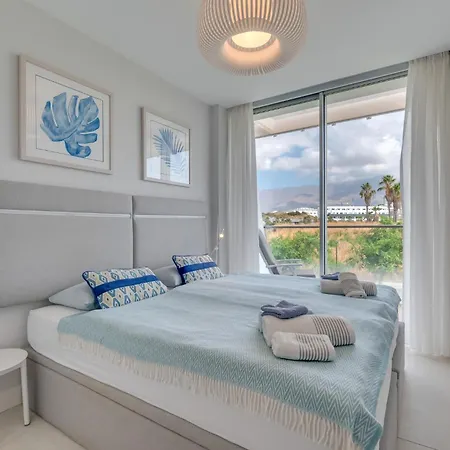 Edge Luxury Beachfront 3br, 3 Pools, Spa, Gym Estepona