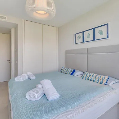 Edge Luxury Beachfront 3br, 3 Pools, Spa, Gym 公寓