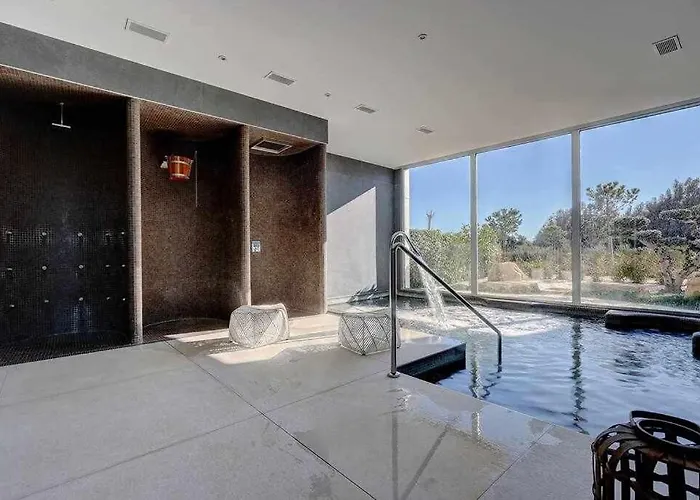 Edge Luxury Beachfront 3br, 3 Pools, Spa, Gym * Estepona