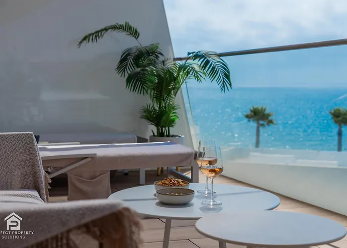 Edge Luxury Beachfront 3br, 3 Pools, Spa, Gym Lägenhet