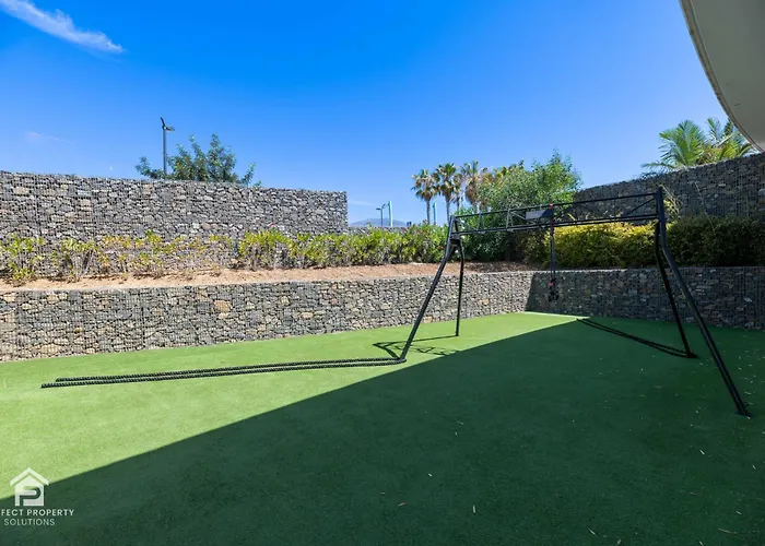 Edge Luxury Beachfront 3br, 3 Pools, Spa, Gym *