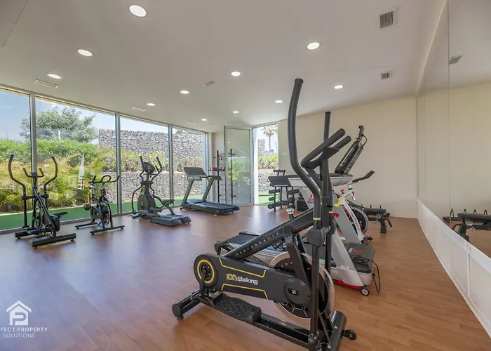 Edge Luxury Beachfront 3br, 3 Pools, Spa, Gym Estepona