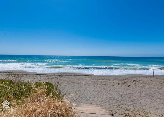 Edge Luxury Beachfront 3br, 3 Pools, Spa, Gym * Estepona