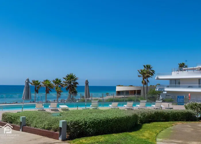 Edge Luxury Beachfront 3br, 3 Pools, Spa, Gym