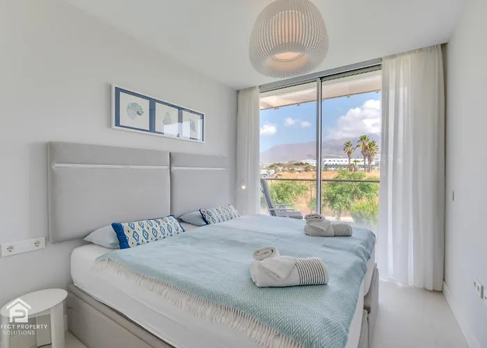 Edge Luxury Beachfront 3br, 3 Pools, Spa, Gym Lägenhet Estepona