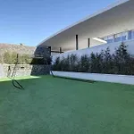 Edge Luxury Beachfront 3br, 3 Pools, Spa, Gym * Естепона