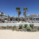 Edge Luxury Beachfront 3br, 3 Pools, Spa, Gym Апартаменти Естепона