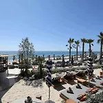Edge Luxury Beachfront 3br, 3 Pools, Spa, Gym Διαμέρισμα