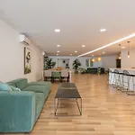 Апартаменти Edge Luxury Beachfront 3br, 3 Pools, Spa, Gym Естепона