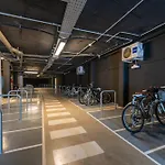 Edge Luxury Beachfront 3br, 3 Pools, Spa, Gym Естепона