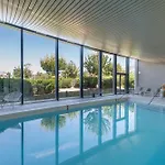 Edge Luxury Beachfront 3br, 3 Pools, Spa, Gym * Естепона