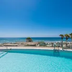 Апартаменти Edge Luxury Beachfront 3br, 3 Pools, Spa, Gym Естепона