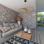 Edge Luxury Beachfront 3br, 3 Pools, Spa, Gym