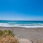 Edge Luxury Beachfront 3br, 3 Pools, Spa, Gym * Естепона