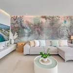 Edge Luxury Beachfront 3br, 3 Pools, Spa, Gym