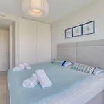 Edge Luxury Beachfront 3br, 3 Pools, Spa, Gym Διαμέρισμα