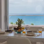 Edge Luxury Beachfront 3br, 3 Pools, Spa, Gym *