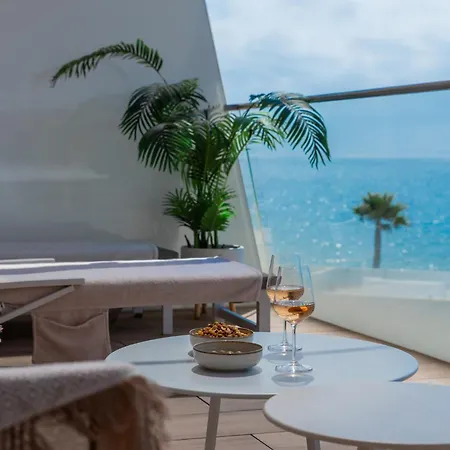 Edge Luxury Beachfront 3br, 3 Pools, Spa, Gym Appartement