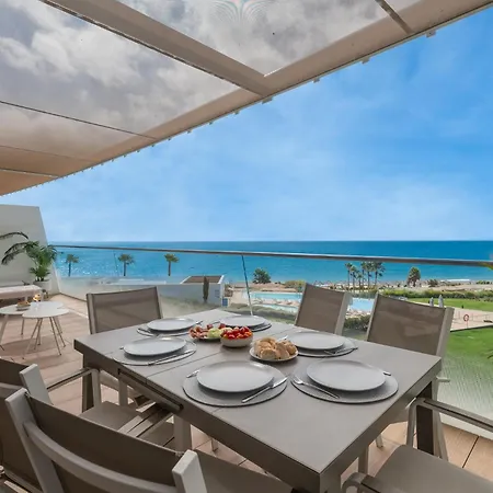 Apartmán Edge Luxury Beachfront 3br, 3 Pools, Spa, Gym *