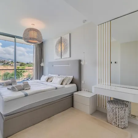 Edge Luxury Beachfront 3br, 3 Pools, Spa, Gym Appartement Estepona