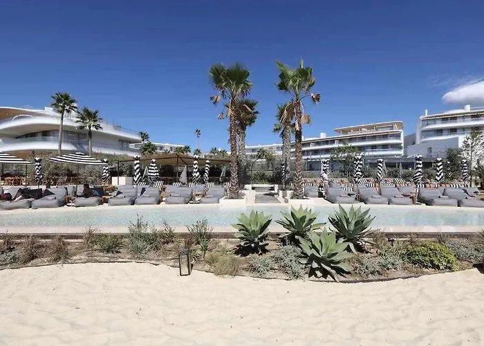 Edge Luxury Beachfront 3br, 3 Pools, Spa, Gym Apartamento Estepona