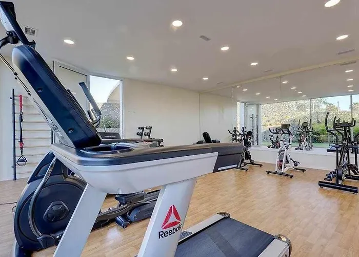 Edge Luxury Beachfront 3br, 3 Pools, Spa, Gym Estepona