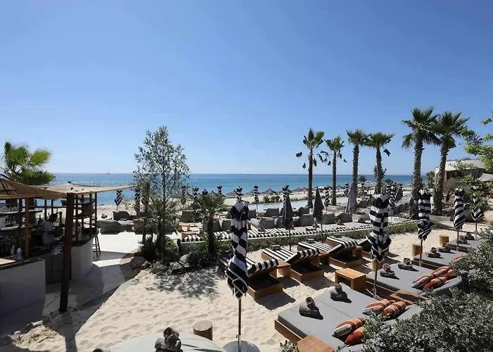 Edge Luxury Beachfront 3br, 3 Pools, Spa, Gym Apartamento