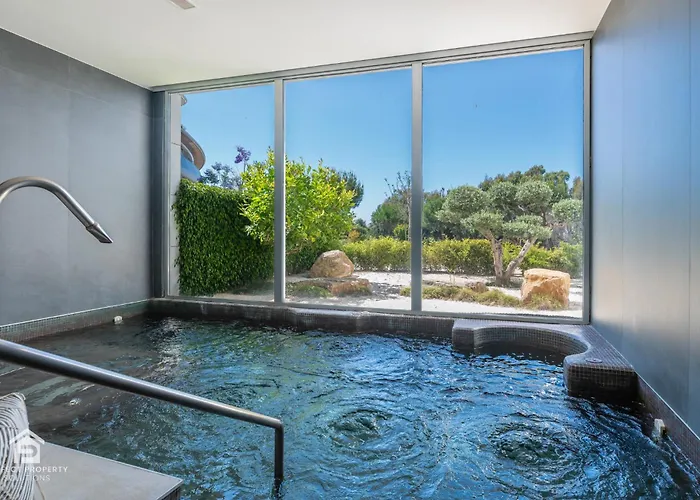 Edge Luxury Beachfront 3br, 3 Pools, Spa, Gym *