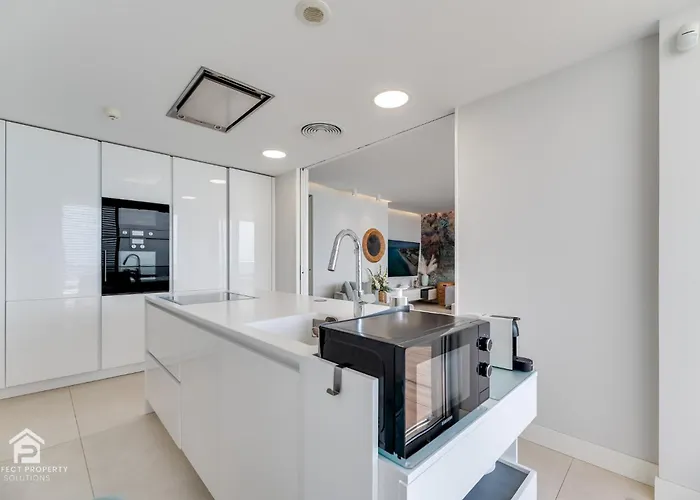 Edge Luxury Beachfront 3br, 3 Pools, Spa, Gym Apartamento Estepona