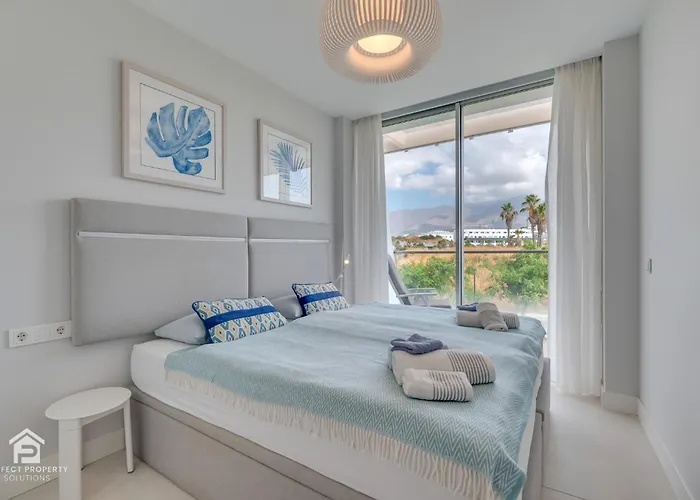 Edge Luxury Beachfront 3br, 3 Pools, Spa, Gym Estepona