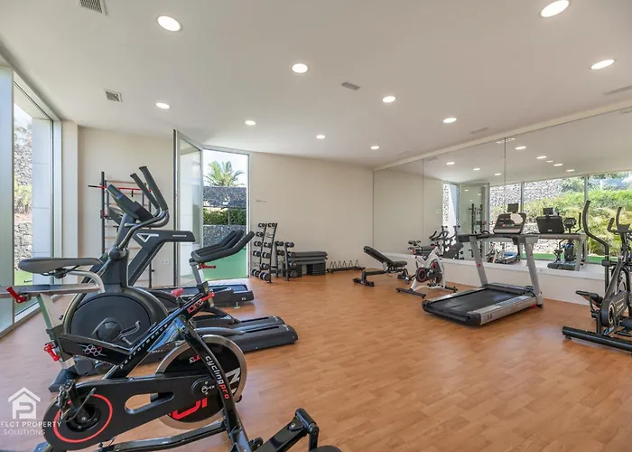 Edge Luxury Beachfront 3br, 3 Pools, Spa, Gym Estepona