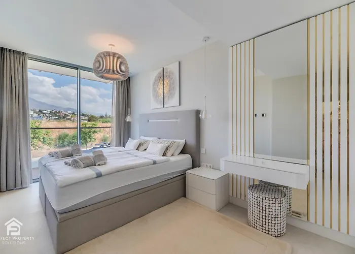 Edge Luxury Beachfront 3br, 3 Pools, Spa, Gym Apartamento Estepona