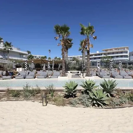 Edge Luxury Beachfront 3br, 3 Pools, Spa, Gym Apartment Estepona