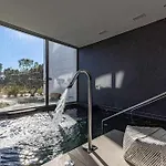 Edge Luxury Beachfront 3br, 3 Pools, Spa, Gym 에스테포나