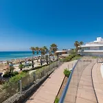 Edge Luxury Beachfront 3br, 3 Pools, Spa, Gym