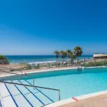 Edge Luxury Beachfront 3br, 3 Pools, Spa, Gym 아파트 *