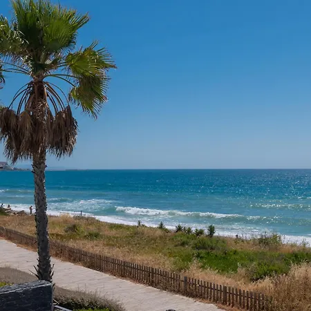 아파트 Edge Luxury Beachfront 3br, 3 Pools, Spa, Gym